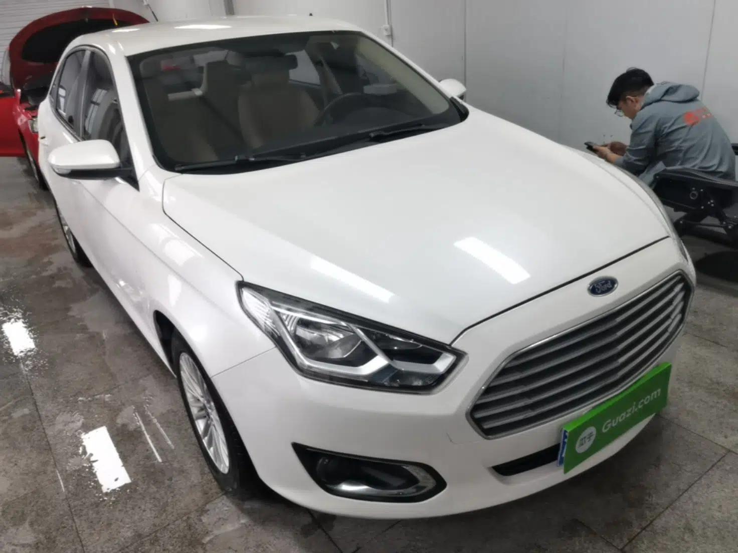 Ford Escort 2015 1.5L Automatic Comfort Edition — миниатюра 3