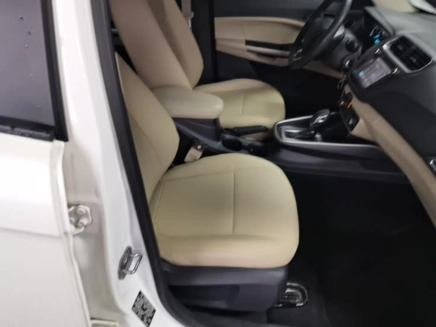 Ford Escort 2015 1.5L Automatic Comfort Edition — миниатюра 23
