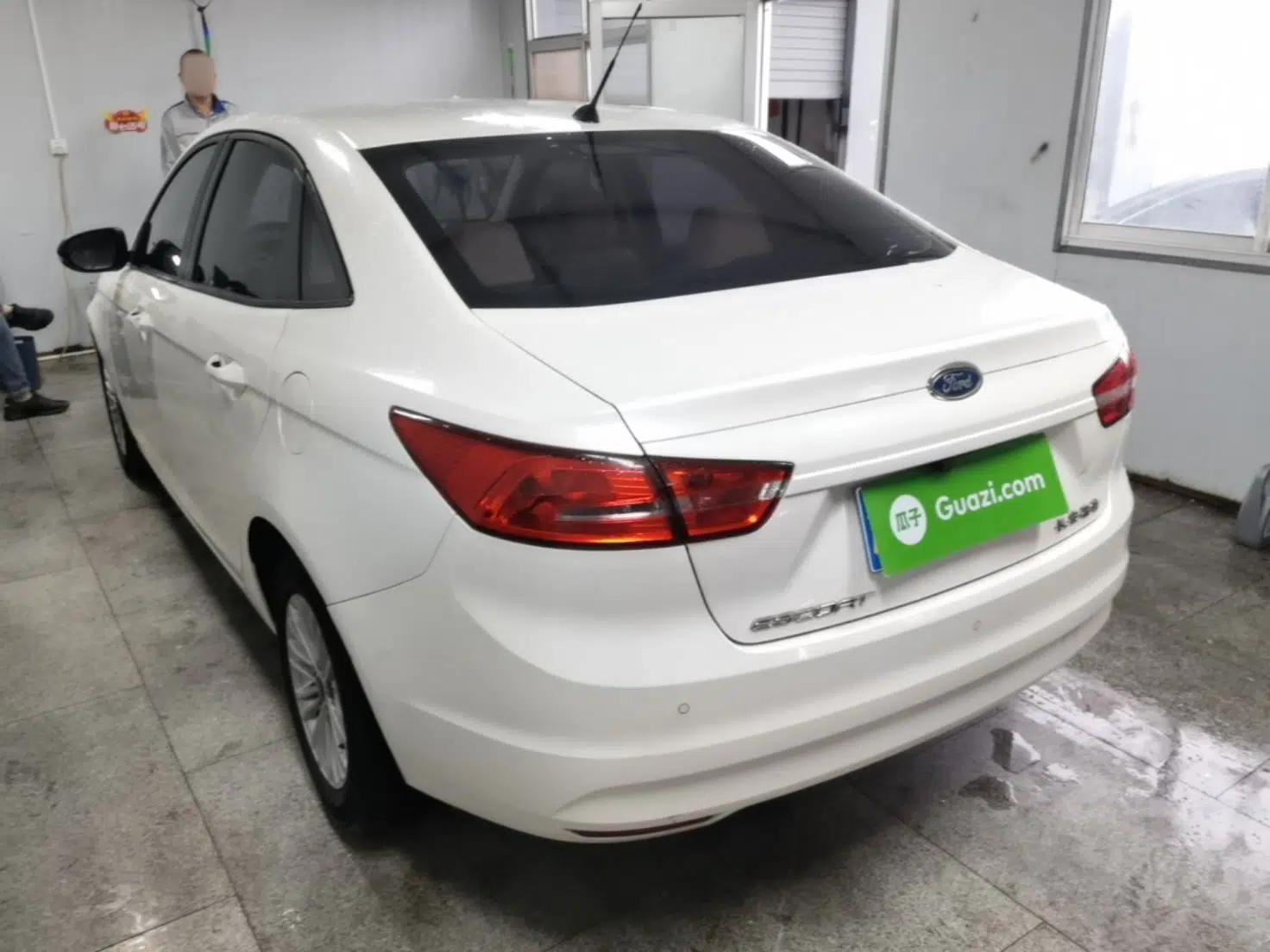 Ford Escort 2015 1.5L Automatic Comfort Edition — миниатюра 4