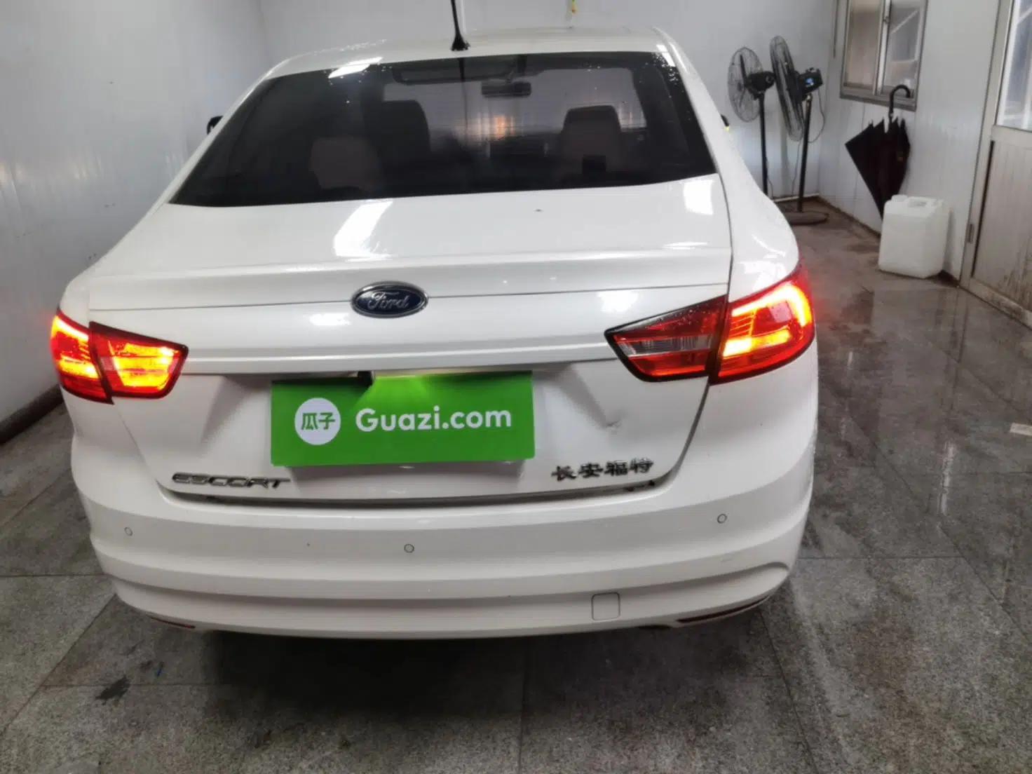 Ford Escort 2015 1.5L Automatic Comfort Edition — миниатюра 5