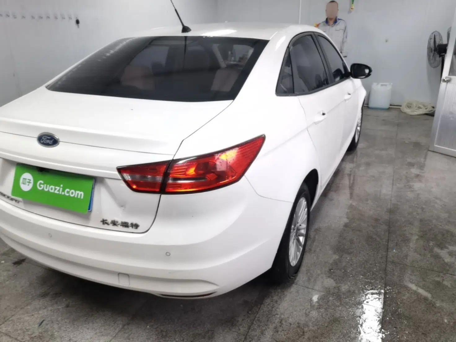 Ford Escort 2015 1.5L Automatic Comfort Edition — миниатюра 6