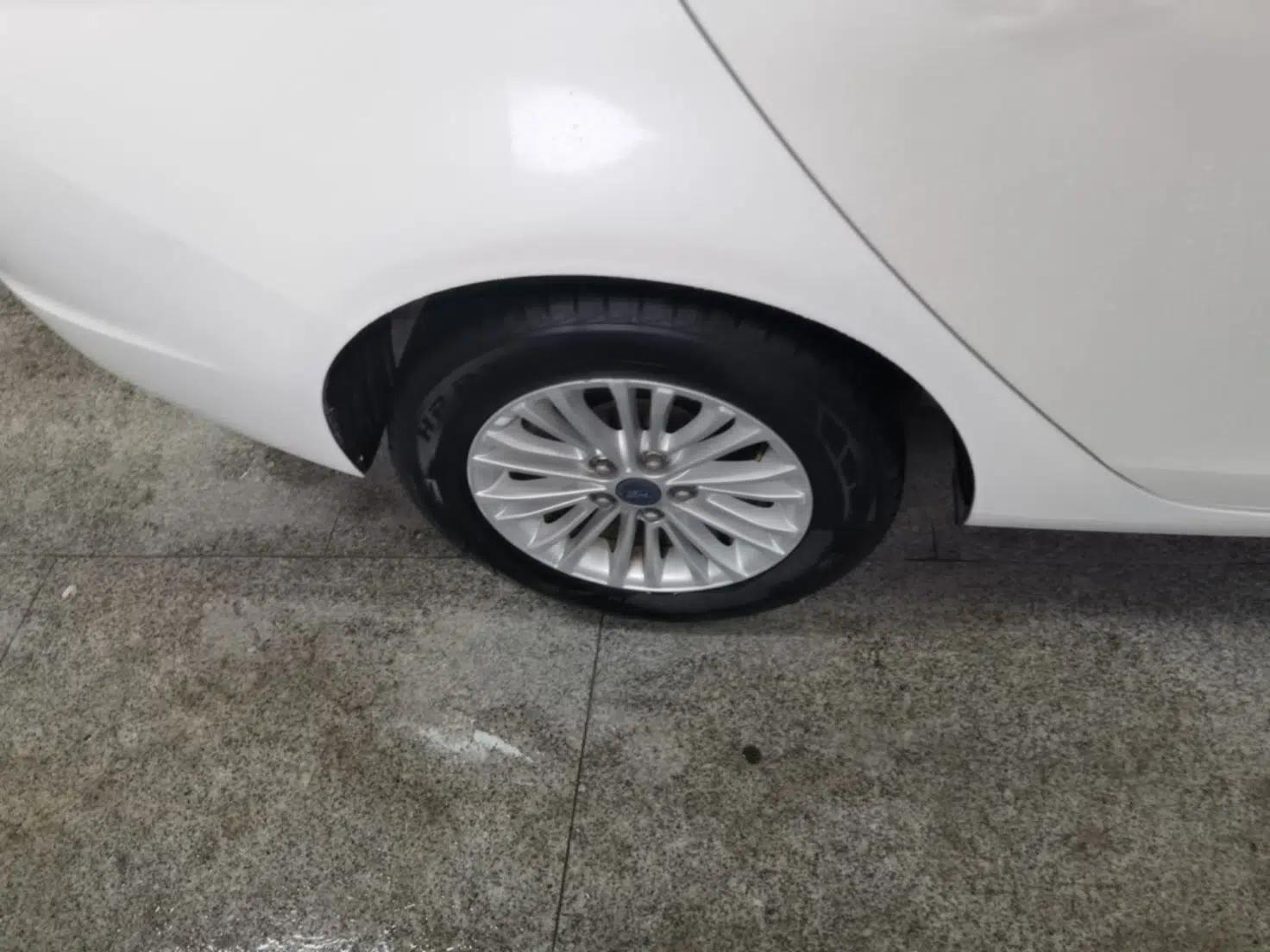 Ford Escort 2015 1.5L Automatic Comfort Edition — миниатюра 10