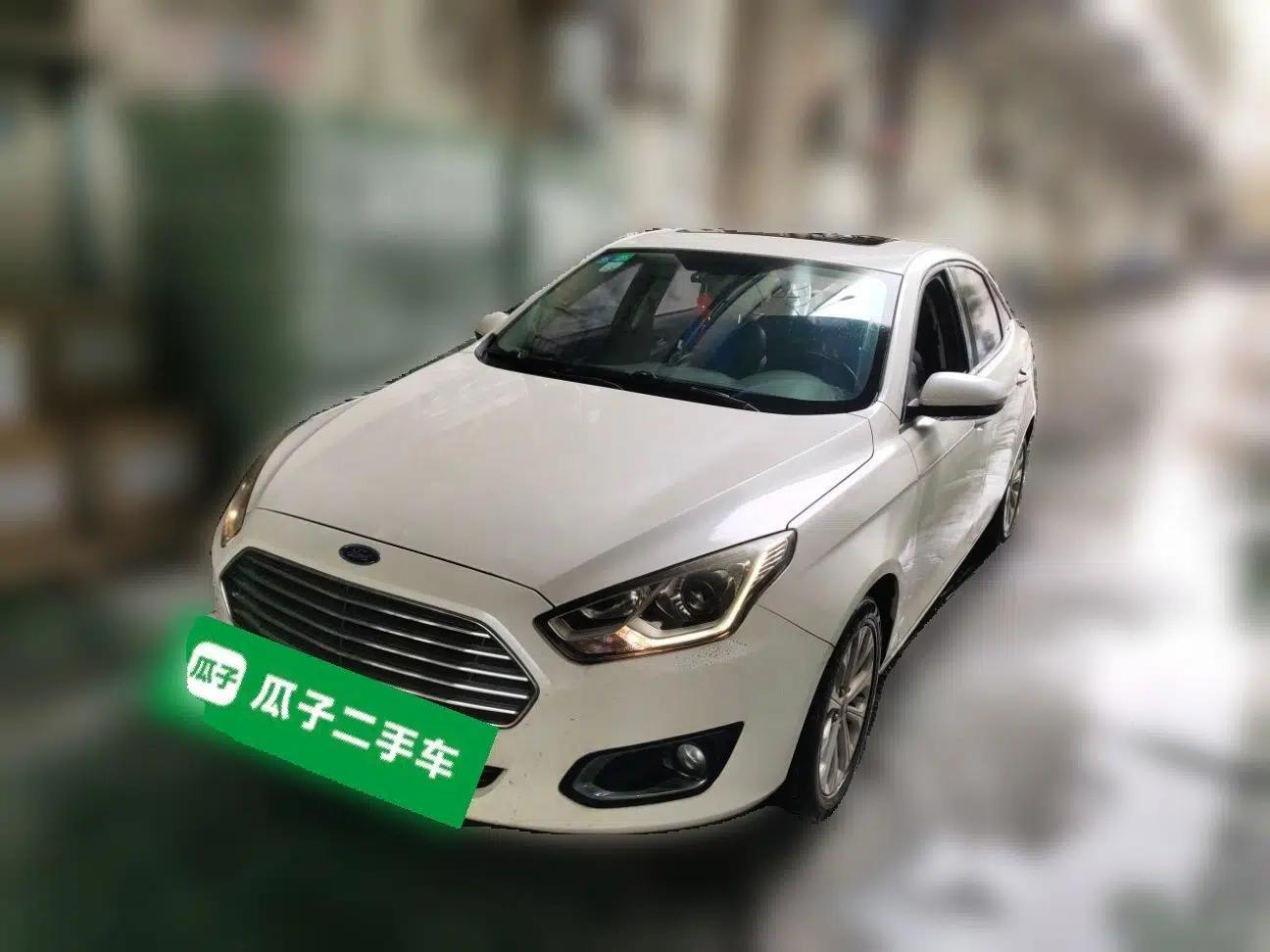 Ford Escort 2015 1.5L Automatic Fashion Model — миниатюра 1
