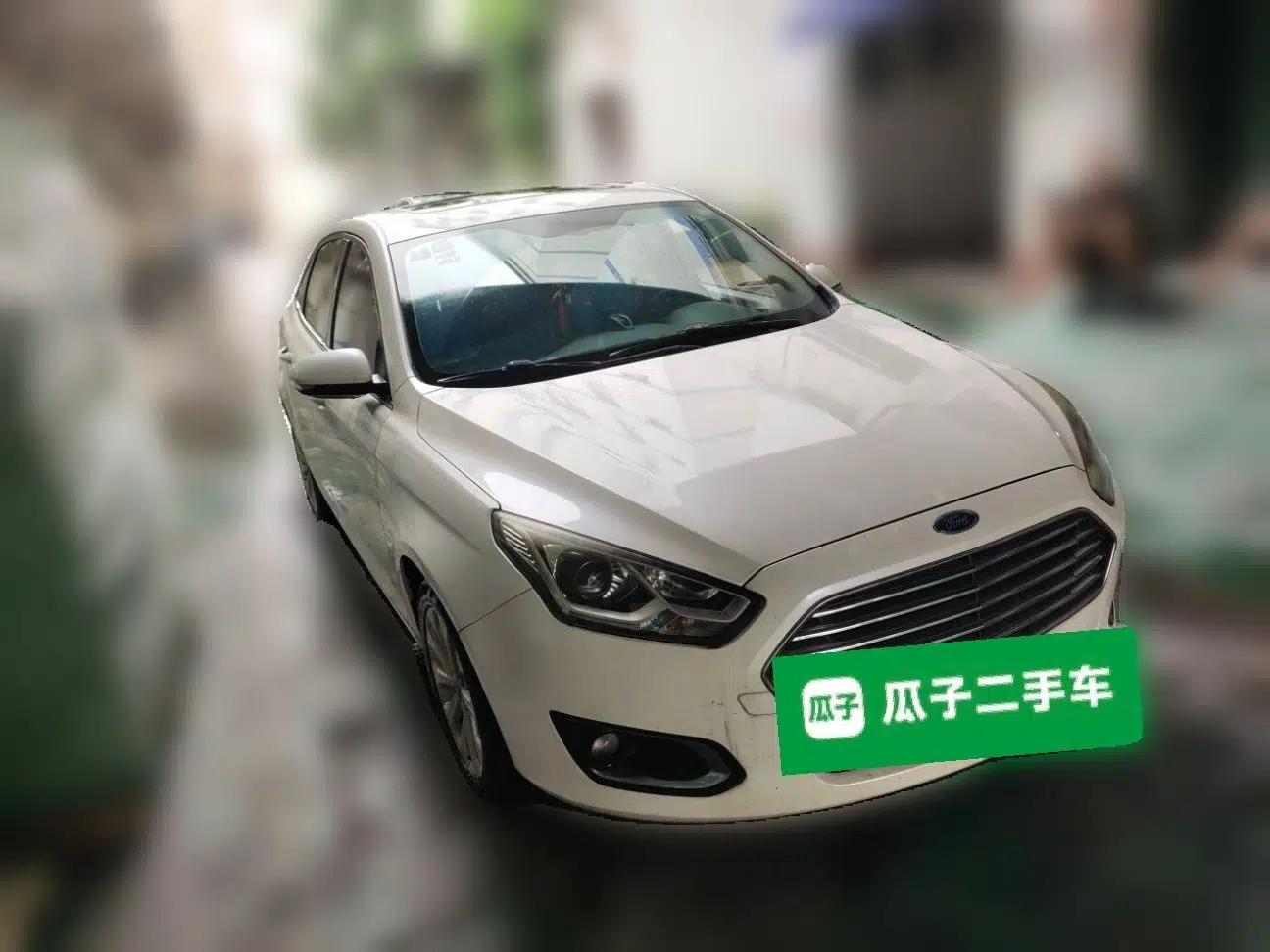 Ford Escort 2015 1.5L Automatic Fashion Model — миниатюра 3