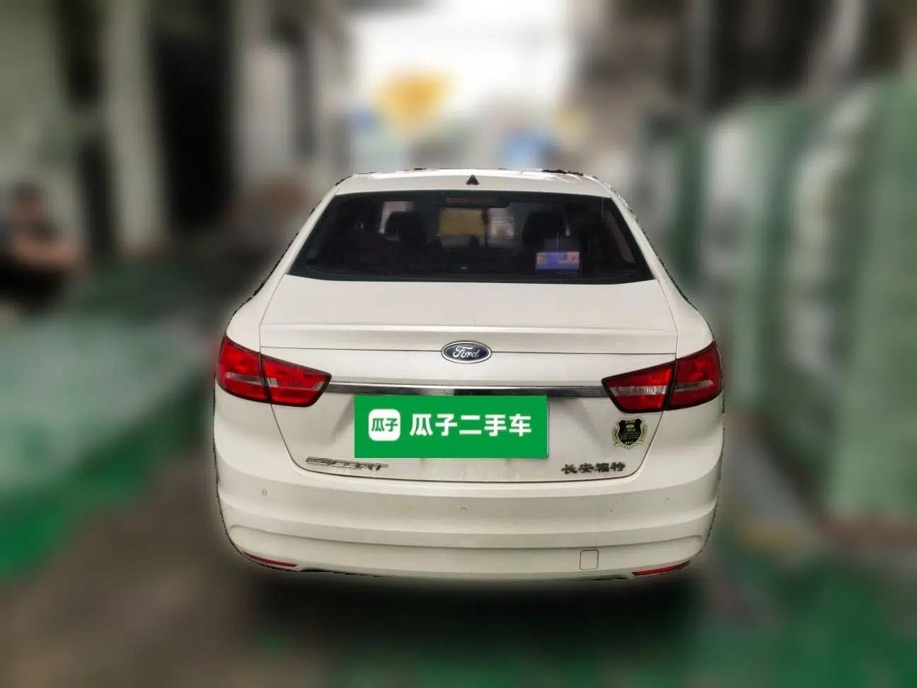 Ford Escort 2015 1.5L Automatic Fashion Model — миниатюра 5