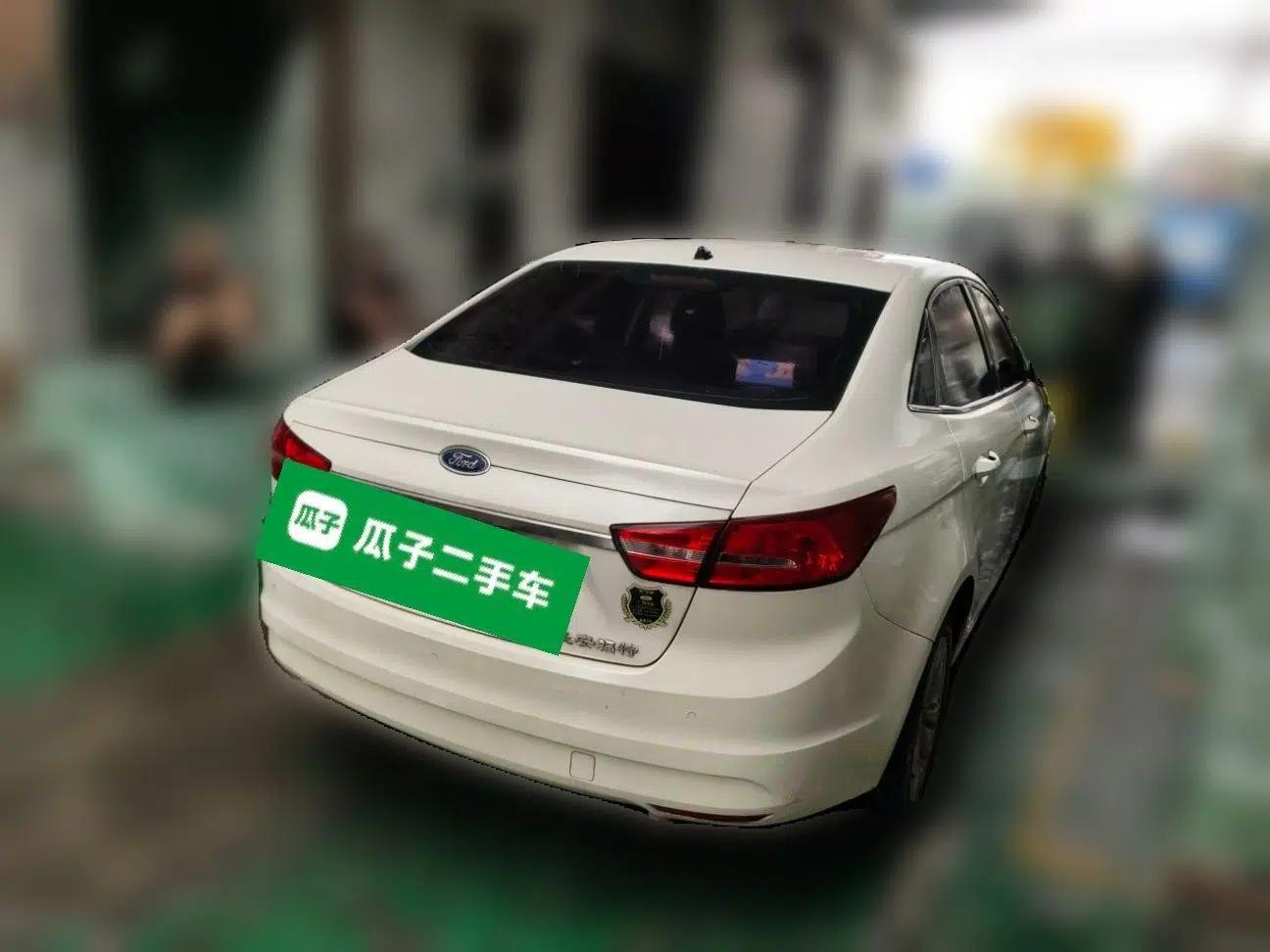 Ford Escort 2015 1.5L Automatic Fashion Model — миниатюра 6