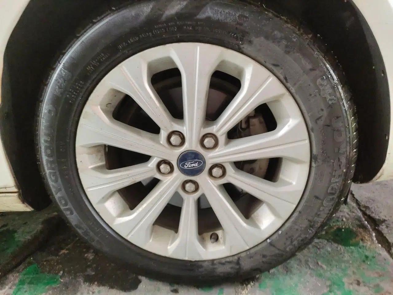 Ford Escort 2015 1.5L Automatic Fashion Model — миниатюра 8