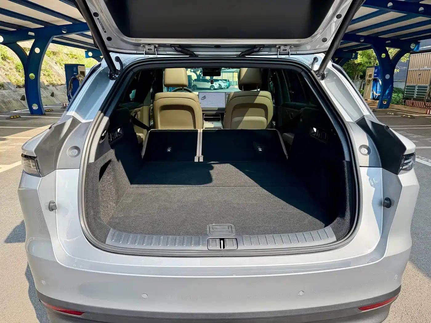 Li Auto i6 2025 Two-Wheel Drive Standard Edition — миниатюра 14