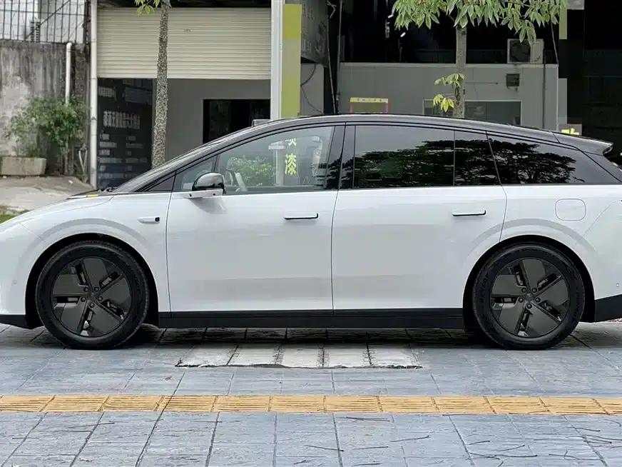 Li Auto i6 2025 Two-Wheel Drive Standard Edition — миниатюра 3