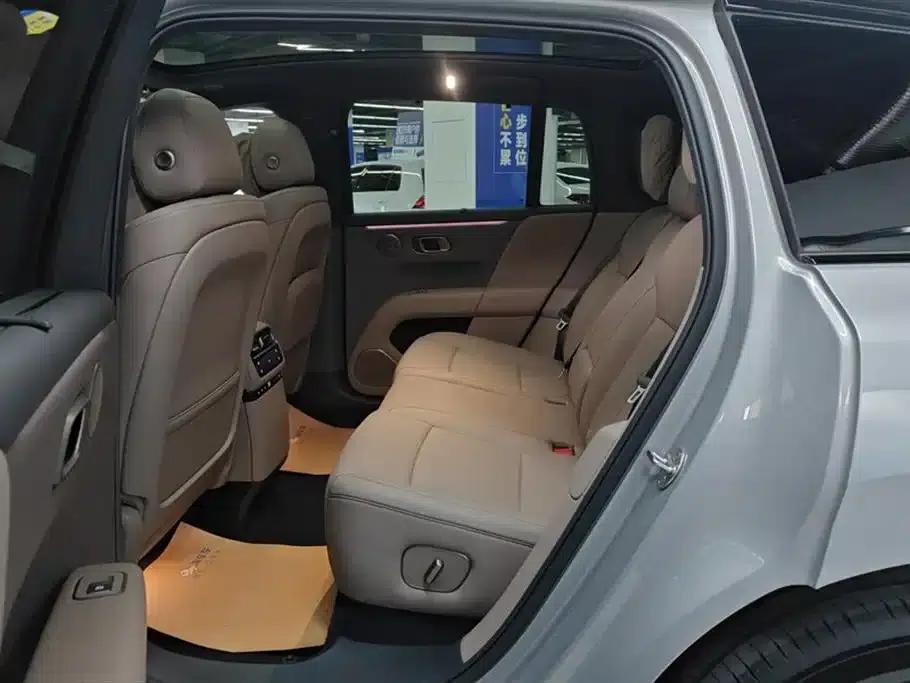 Li Auto i6 2025 Two-Wheel Drive Standard Edition — миниатюра 11