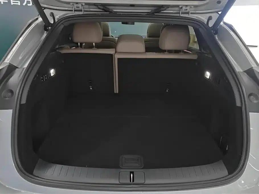 Li Auto i6 2025 Two-Wheel Drive Standard Edition — миниатюра 4