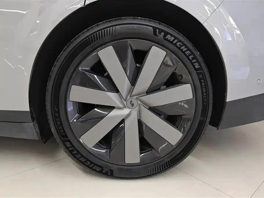 Li Auto i6 2025 Two-Wheel Drive Standard Edition — миниатюра 6