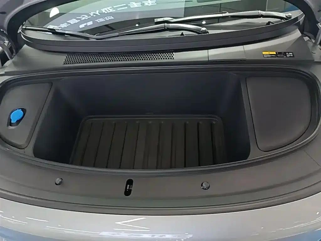 Li Auto i6 2025 Two-Wheel Drive Standard Edition — миниатюра 20