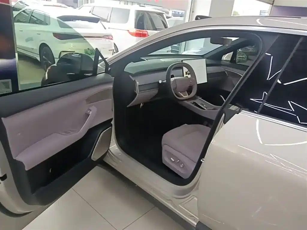 Chevrolet L60 2025 60kWh Rear-Wheel Drive — миниатюра 16