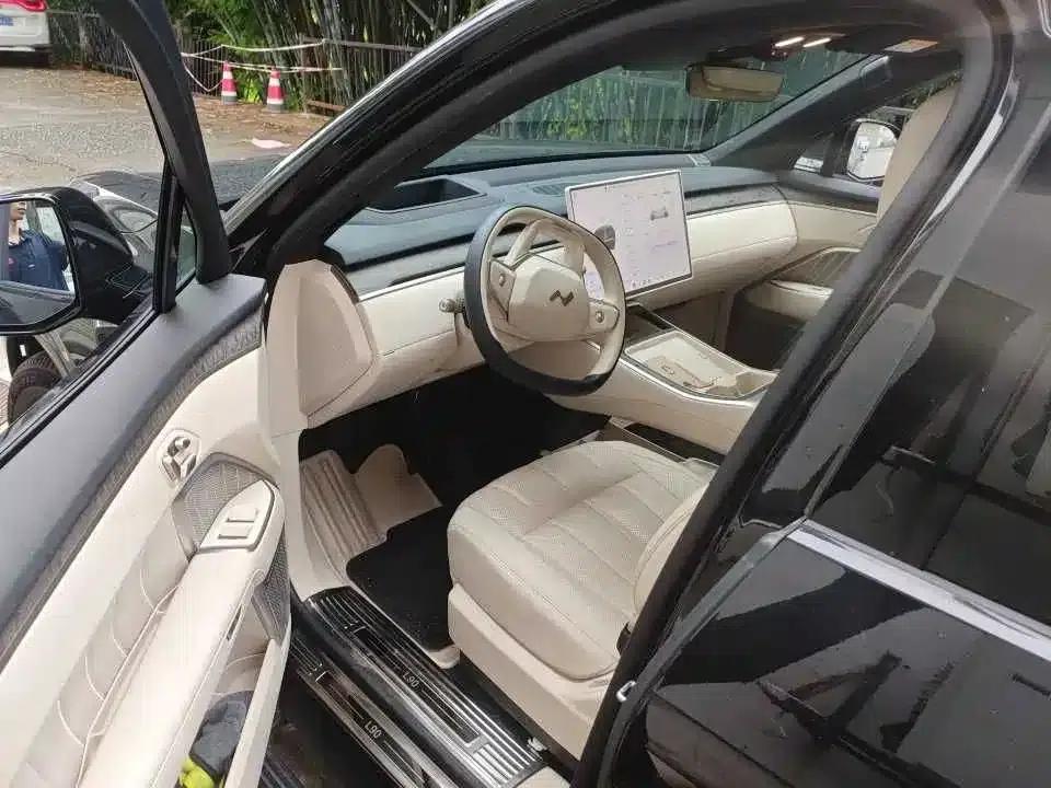 2025 Chevrolet L90 Ultra 6-seater — миниатюра 4