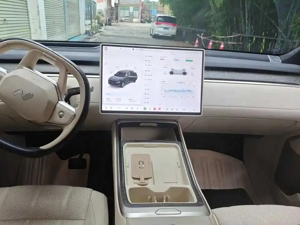 2025 Chevrolet L90 Ultra 6-seater — миниатюра 8