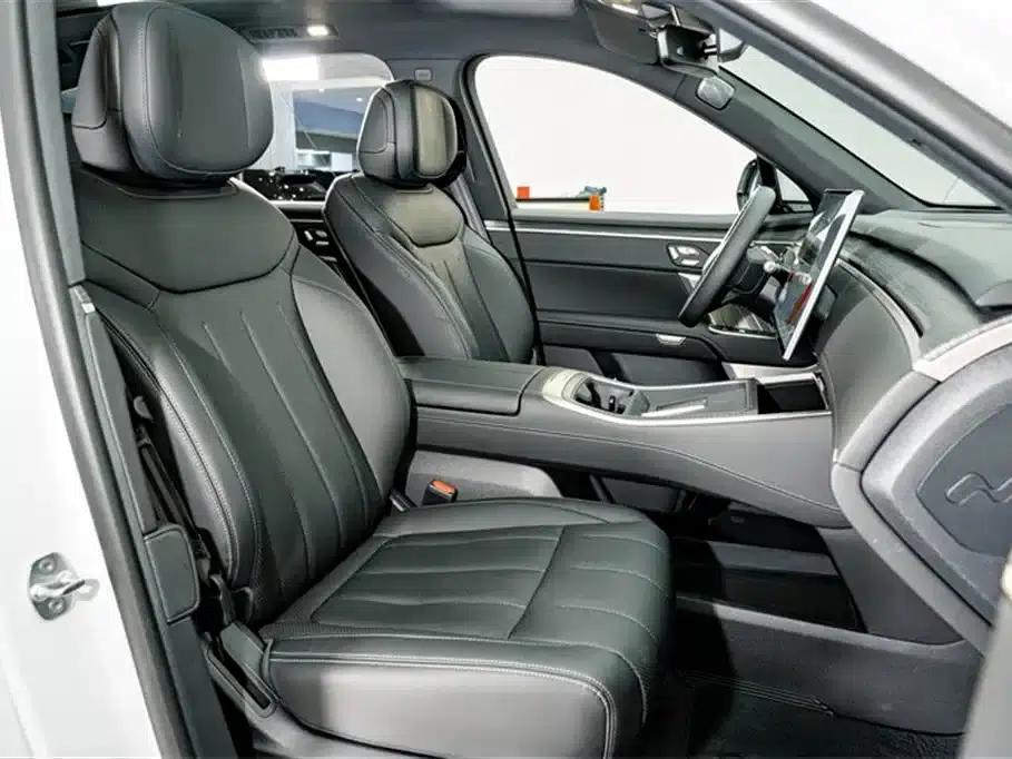 L90 2025 Pro Six-Seat Edition — миниатюра 21