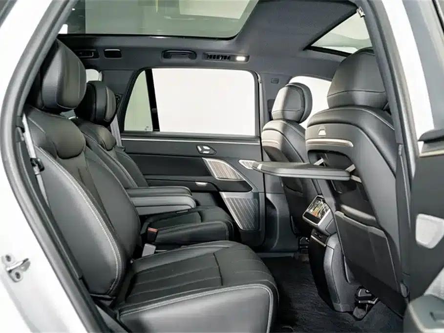 L90 2025 Pro Six-Seat Edition — миниатюра 22