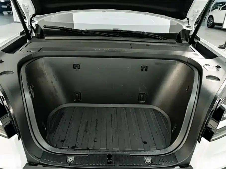 L90 2025 Pro Six-Seat Edition — миниатюра 27