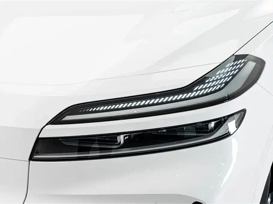 L90 2025 Pro Six-Seat Edition — миниатюра 4