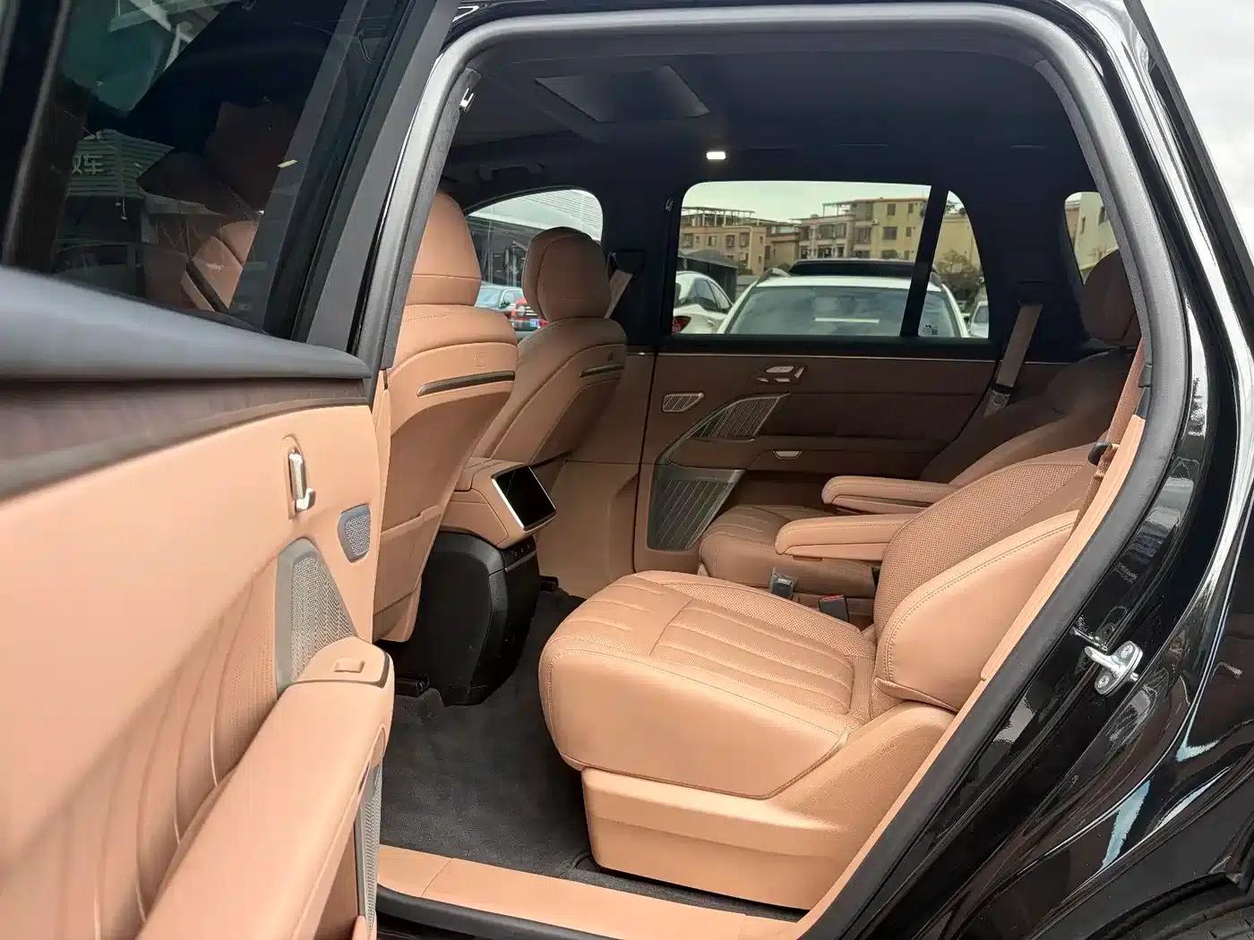 2025 Chevrolet L90 Ultra 6-seater — миниатюра 14
