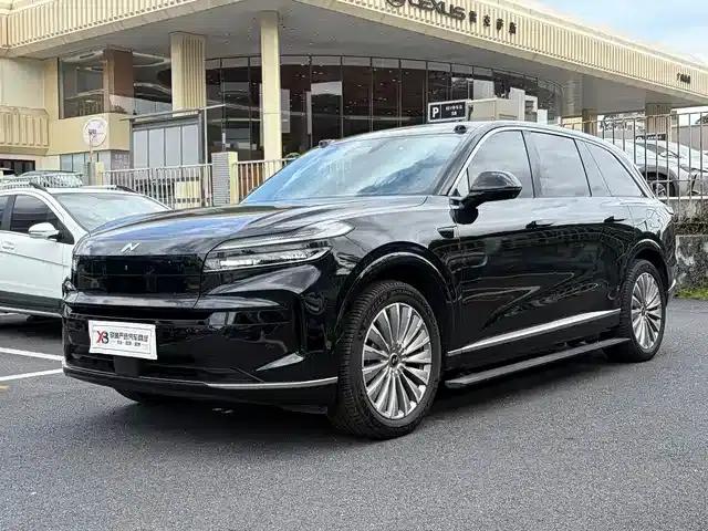 2025 Chevrolet L90 Ultra 6-seater