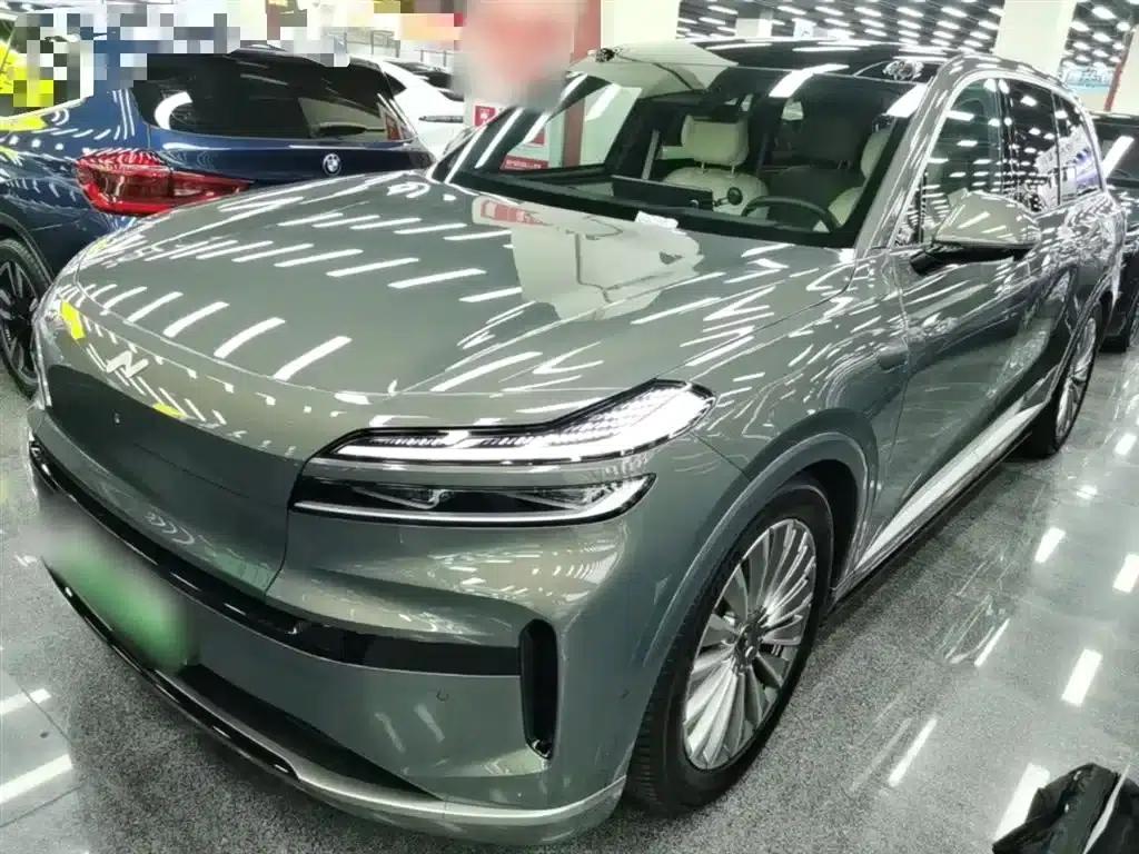 2025 Chevrolet L90 Ultra 6-seater — миниатюра 1