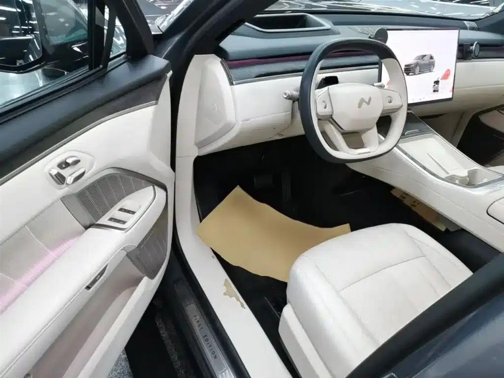 2025 Chevrolet L90 Ultra 6-seater — миниатюра 16