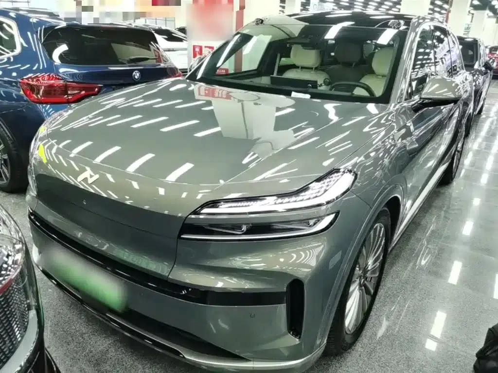 2025 Chevrolet L90 Ultra 6-seater — миниатюра 3