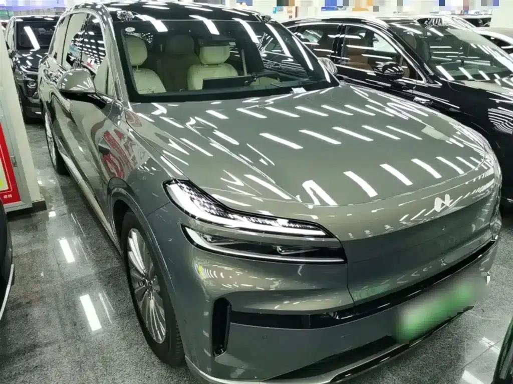 2025 Chevrolet L90 Ultra 6-seater — миниатюра 4