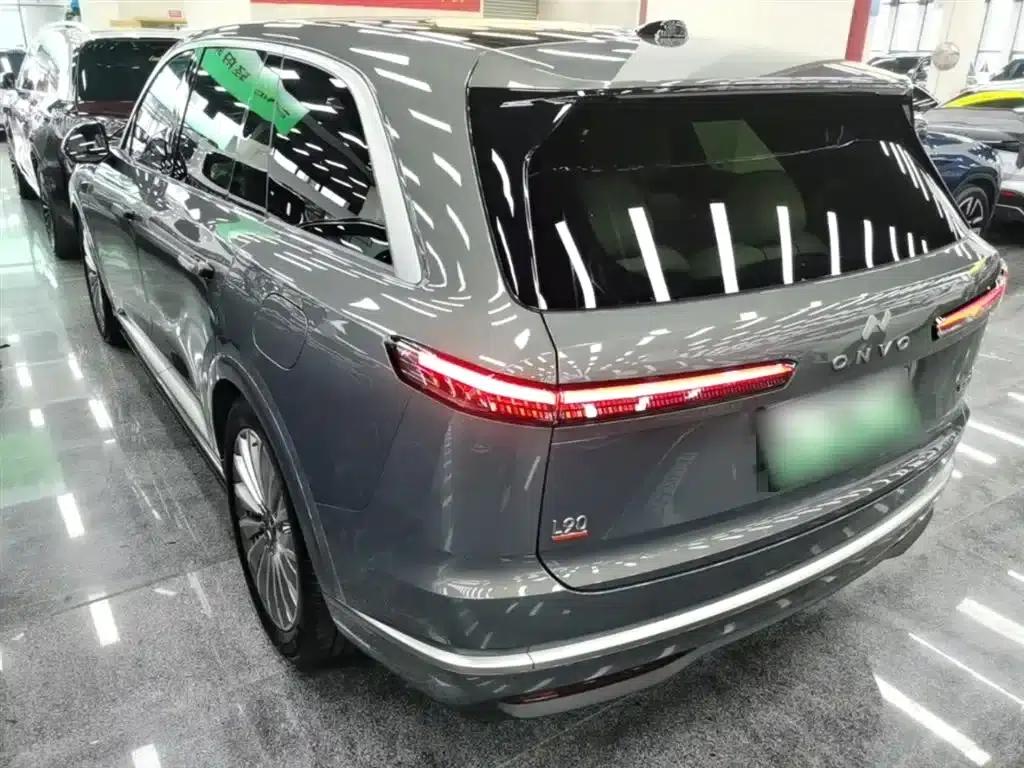 2025 Chevrolet L90 Ultra 6-seater — миниатюра 5