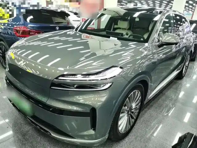 2025 Chevrolet L90 Ultra 6-seater