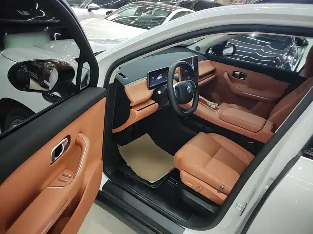 Leapmotor C16 2024 Range Extended 200 Premium Edition — миниатюра 16