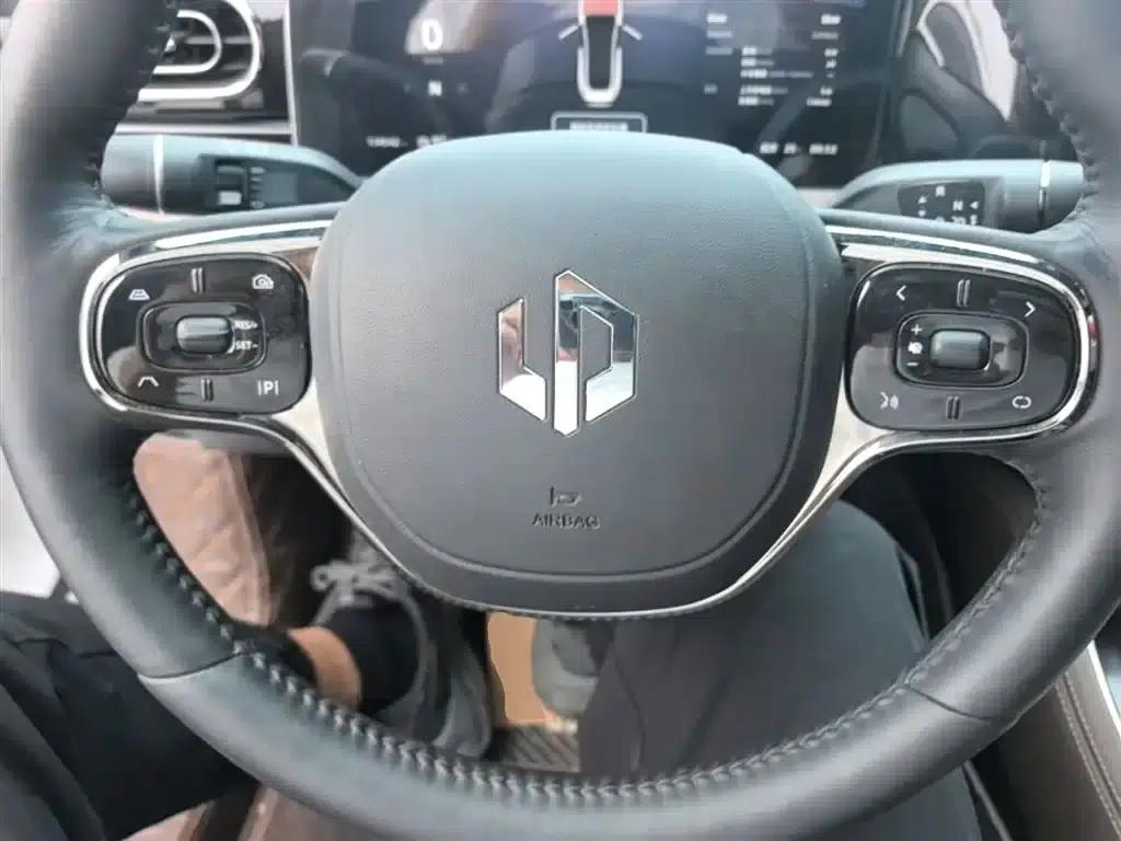 Leapmotor C01 2023 606 Smart Edition — миниатюра 11