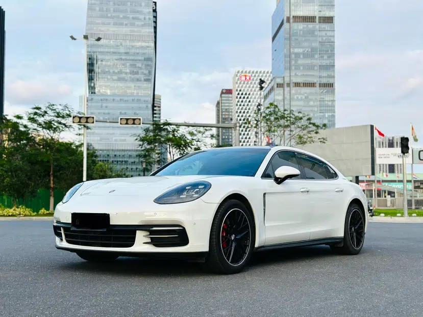 Porsche Panamera 2017 Panamera 4 Executive Long Wheelbase 3.0T — миниатюра 1