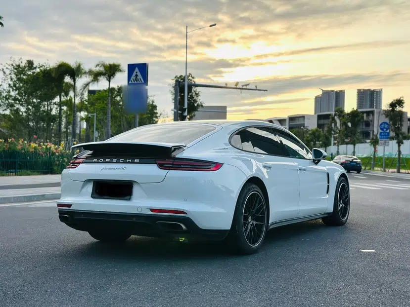 Porsche Panamera 2017 Panamera 4 Executive Long Wheelbase 3.0T — миниатюра 7