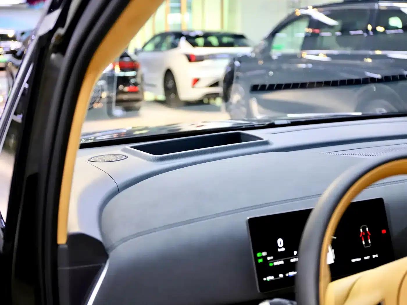 Voyah Dreamer 2025 PHEV AWD Flagship Kunpeng Edition — миниатюра 15