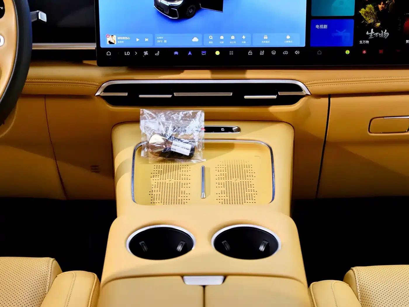Voyah Dreamer 2025 PHEV AWD Flagship Kunpeng Edition — миниатюра 17