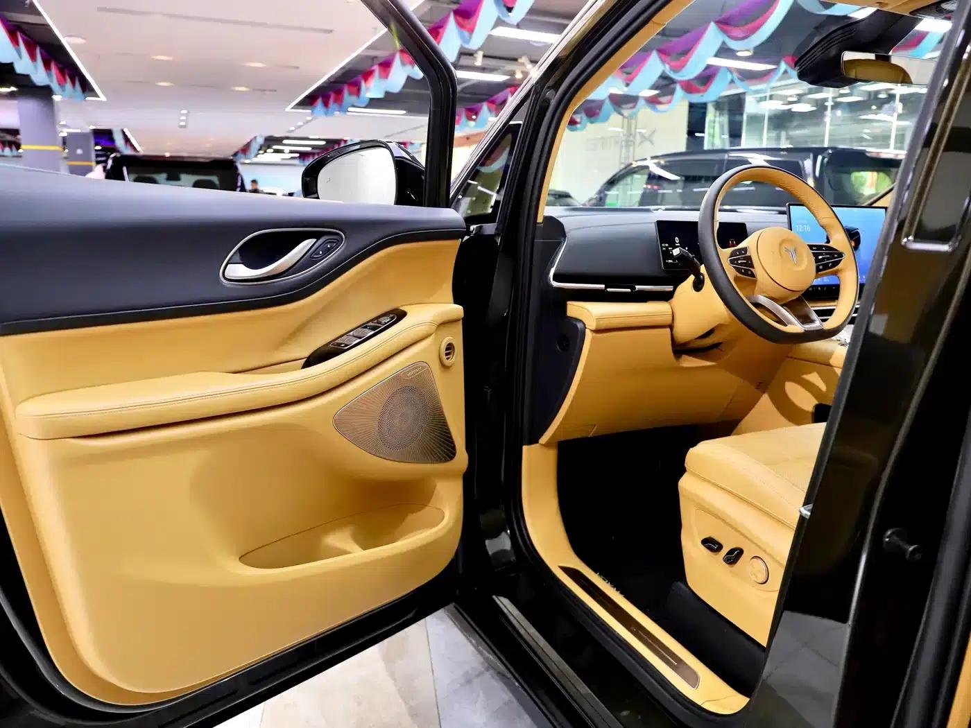 Voyah Dreamer 2025 PHEV AWD Flagship Kunpeng Edition — миниатюра 10