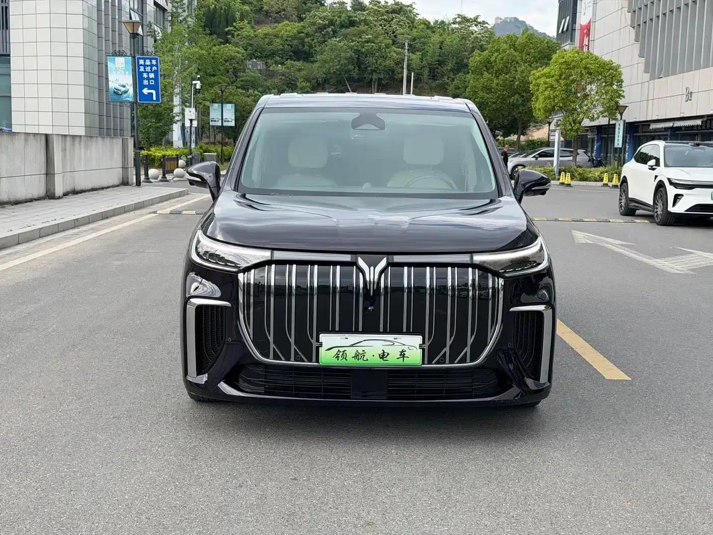 Voyah Dreamer 2022 Zero Carbon Edition with Smart Driving Package: 475km — миниатюра 2