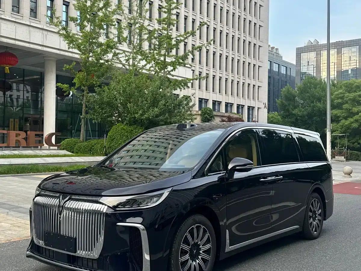 Voyah Dreamer 2025 EV 4WD Premium Qiankun Edition — миниатюра 1