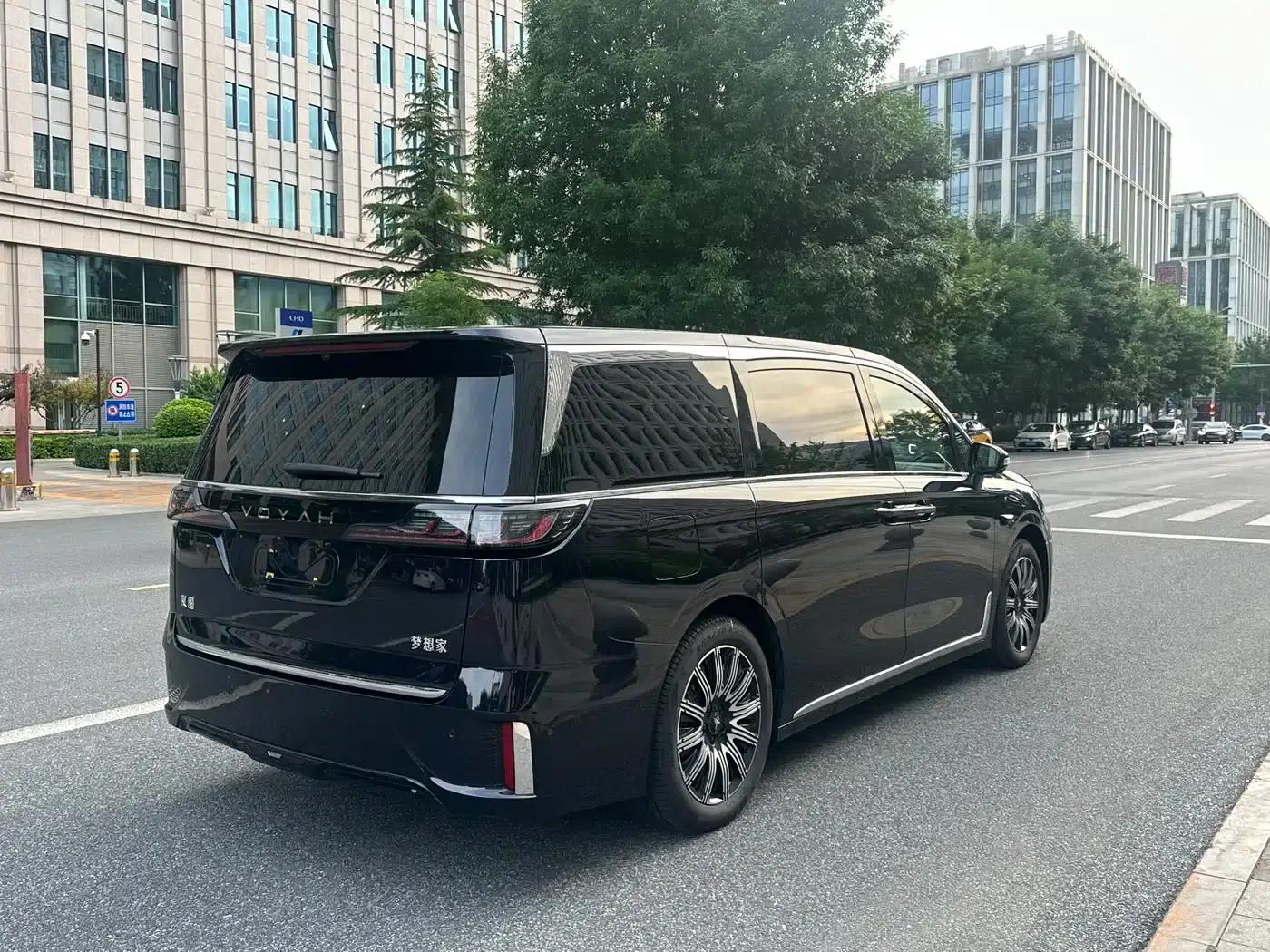 Voyah Dreamer 2025 EV 4WD Premium Qiankun Edition — миниатюра 4