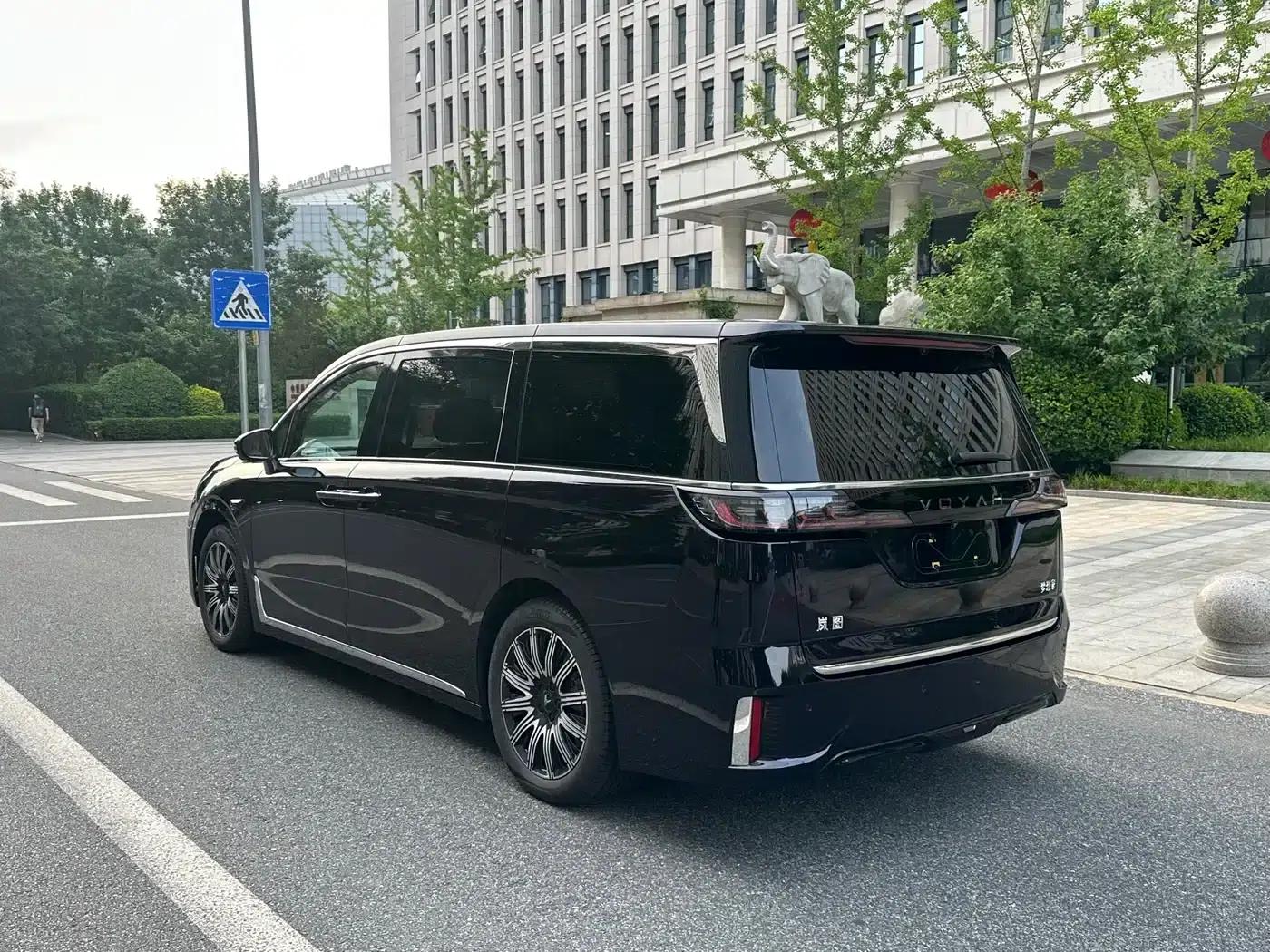 Voyah Dreamer 2025 EV 4WD Premium Qiankun Edition — миниатюра 5