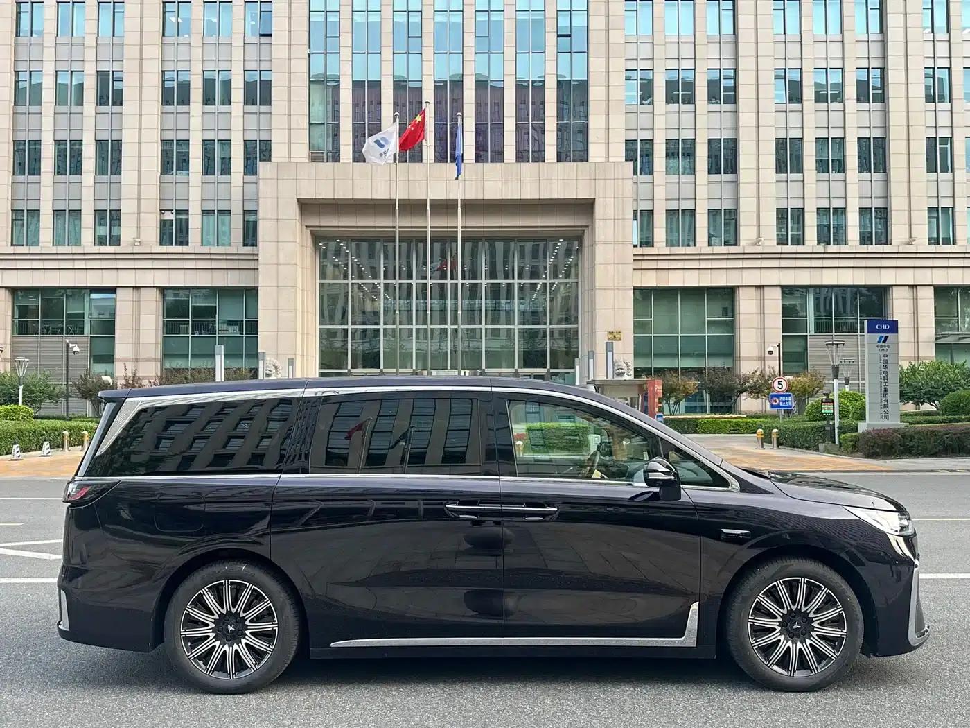 Voyah Dreamer 2025 EV 4WD Premium Qiankun Edition — миниатюра 6