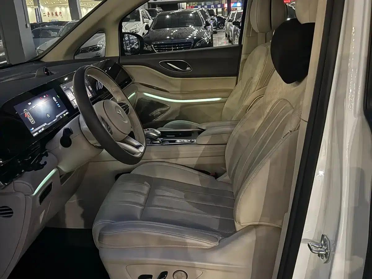Voyah Dreamer 2024 PHEV Extended Range Premium Edition — миниатюра 4