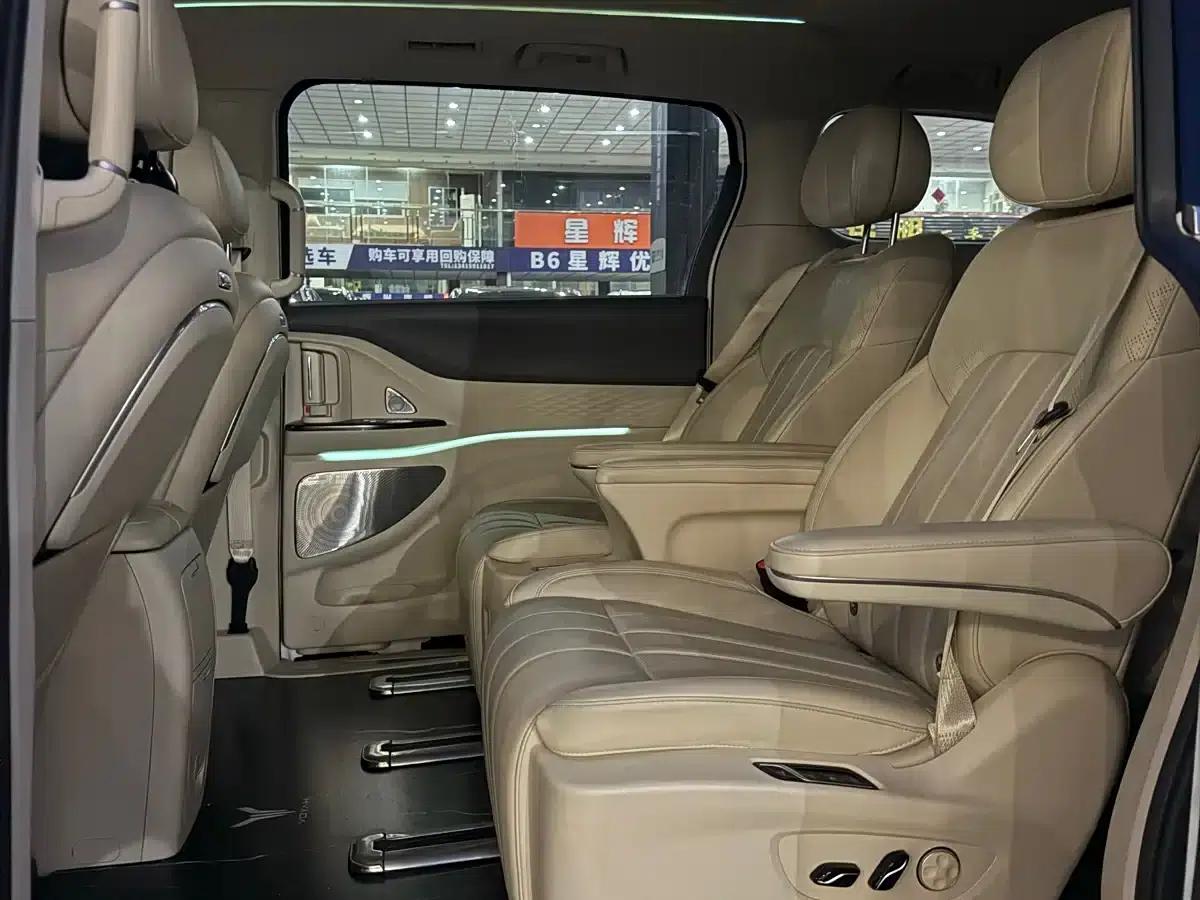 Voyah Dreamer 2024 PHEV Extended Range Premium Edition — миниатюра 5