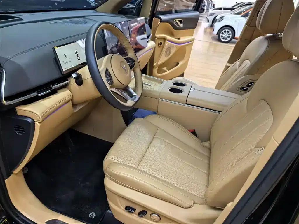 Voyah Dreamer 2025 PHEV 4WD Premium Kunpeng Edition — миниатюра 3
