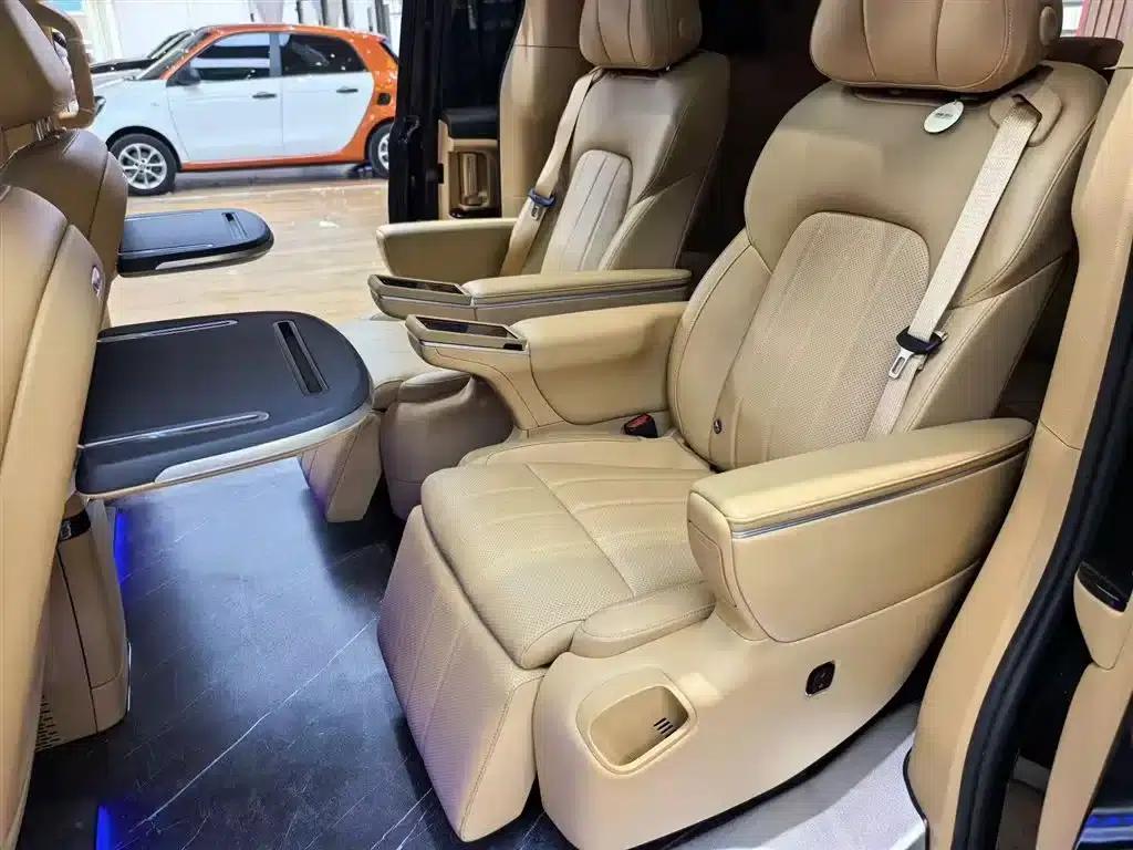 Voyah Dreamer 2025 PHEV 4WD Premium Kunpeng Edition — миниатюра 4