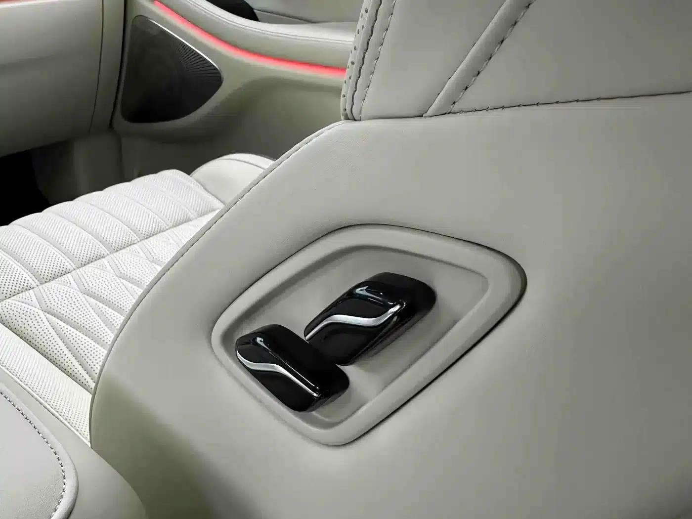 Voyah Dreamer 2024 PHEV Long Range Flagship Edition — миниатюра 11