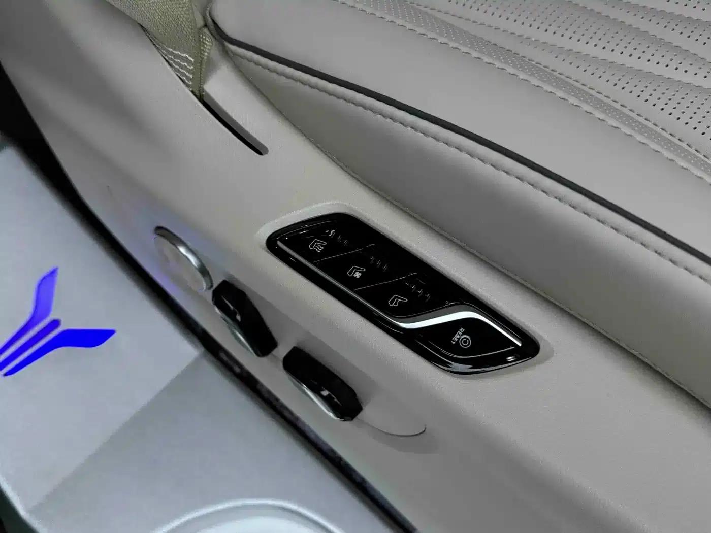 Voyah Dreamer 2024 PHEV Long Range Flagship Edition — миниатюра 12